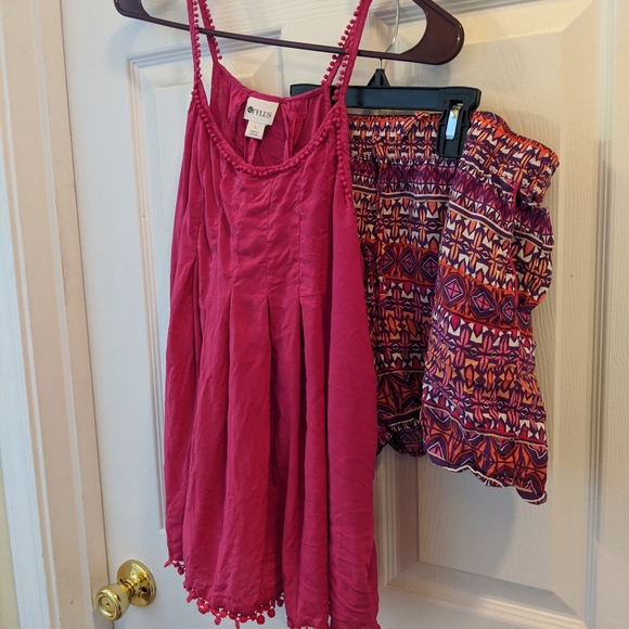 Summer bundle , two tops & pair of shorts - Picture 1 of 4